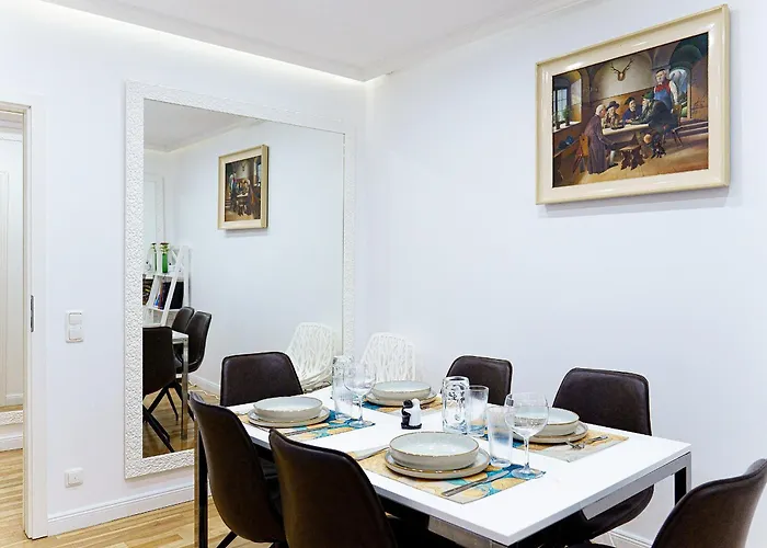 Augusta Prima New - Stylish Central City Apartment - Town Hall Near - High-Quality Beds & Linen - Full Kitchen - 4K Smart Tv - Elevator - For Up To 7 Guests - Free Overnight Ug Parking 20-30- 9-30 Oclock Near Property 28 Parking Spaces If Available photo